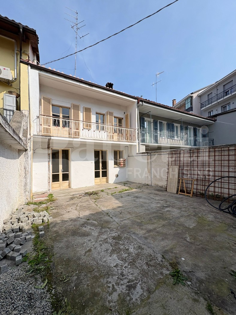 Casa indipendente con giardino a Bra