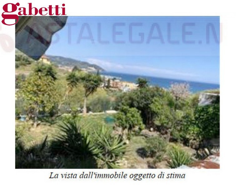 Trilocale con giardino a Diano Marina