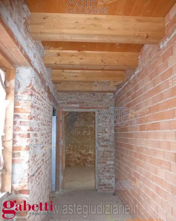 Rustico da ristrutturare a Bra