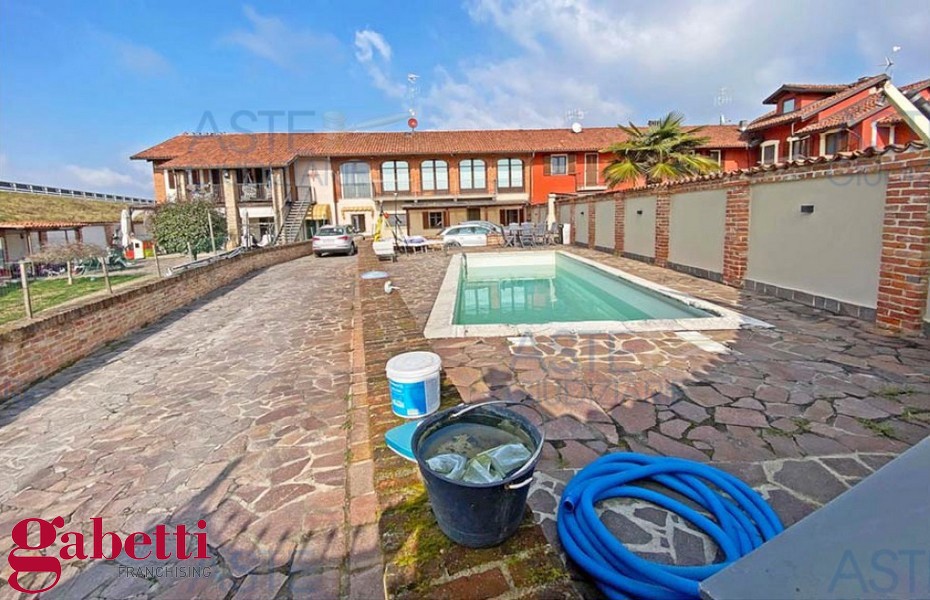 Casa indipendente con giardino a Bra