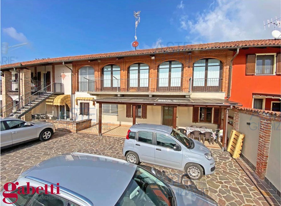 Casa indipendente con giardino a Bra