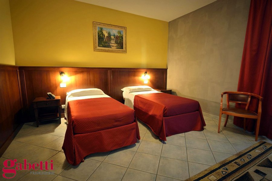 Attivit� commerciale Albergo in vendita a Cherasco