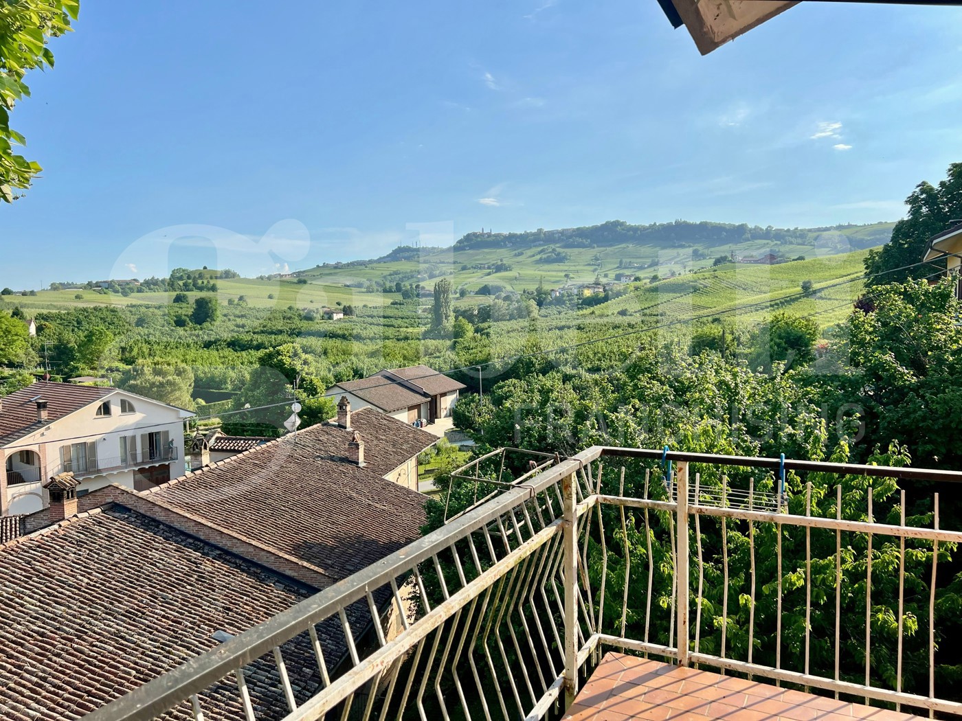 Casa indipendente con giardino a La Morra