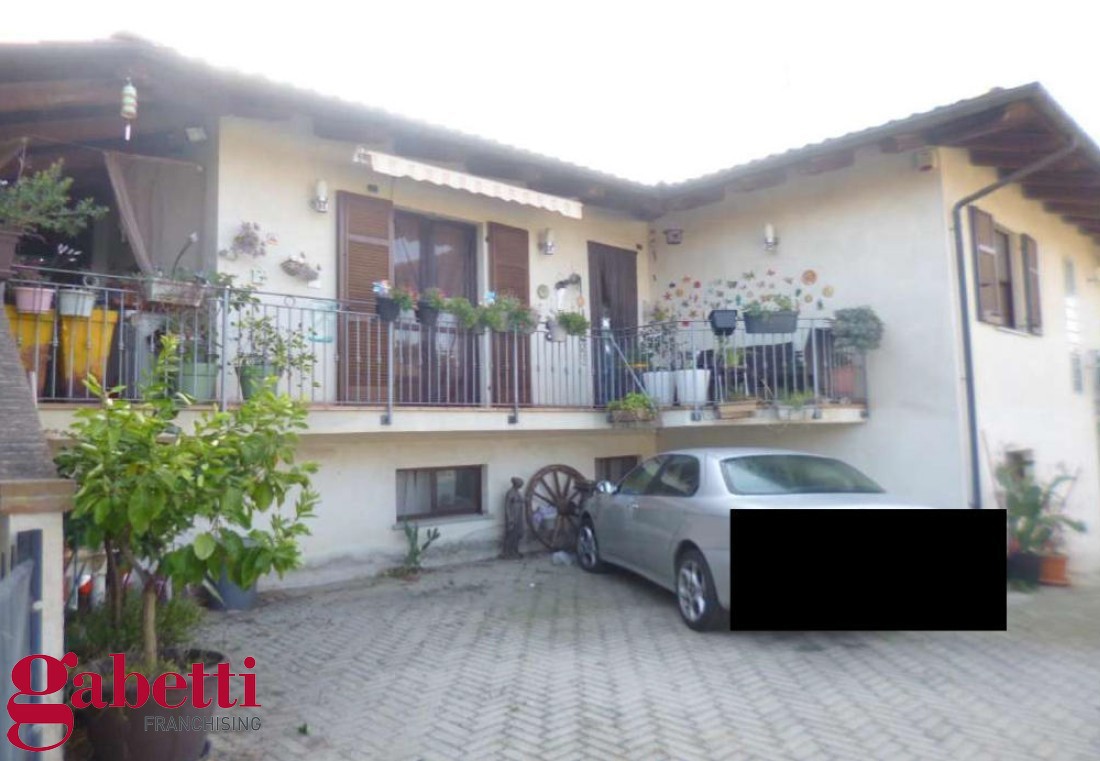 Casa indipendente con giardino a Mont�