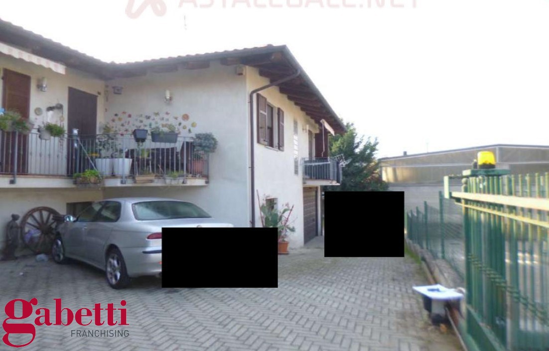 Casa indipendente con giardino a Mont�