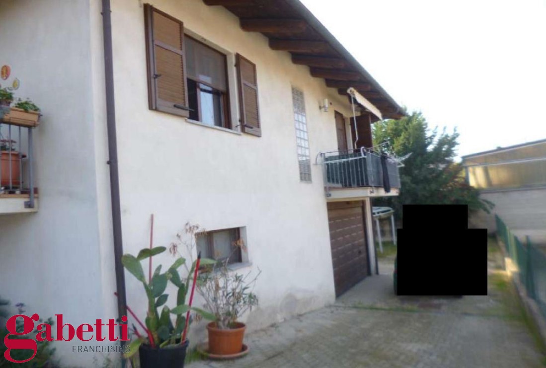 Casa indipendente con giardino a Mont�