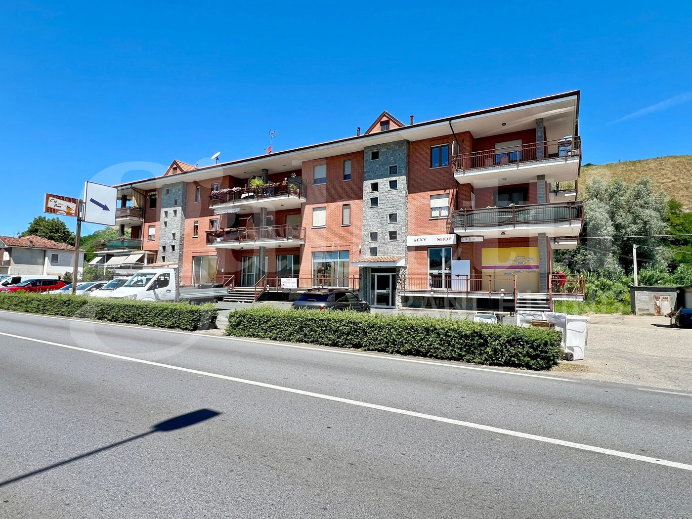 Negozio in vendita a Santa Vittoria d'Alba