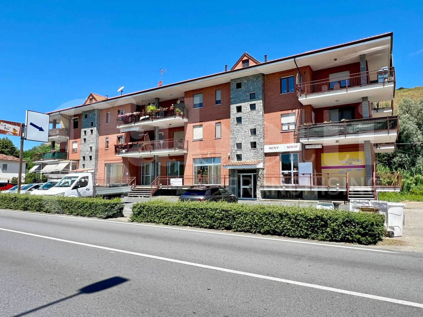 Negozio in vendita a Santa Vittoria d'Alba