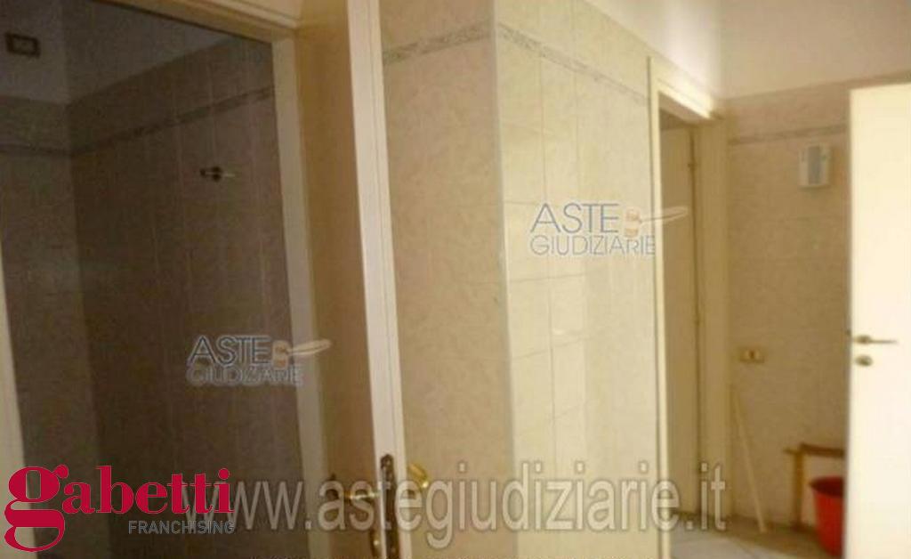 Negozio in vendita a Cherasco