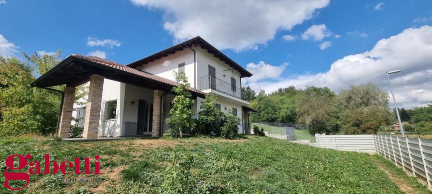 Casa indipendente con giardino a Bra