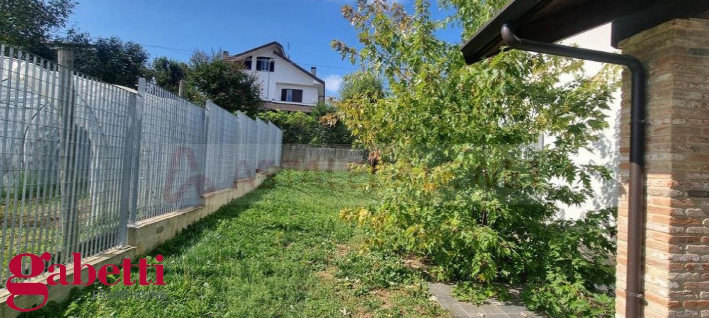 Casa indipendente con giardino a Bra