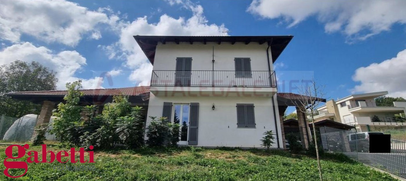 Casa indipendente con giardino a Bra