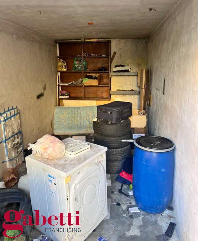 Box/Garage 13mq in vendita a Bra