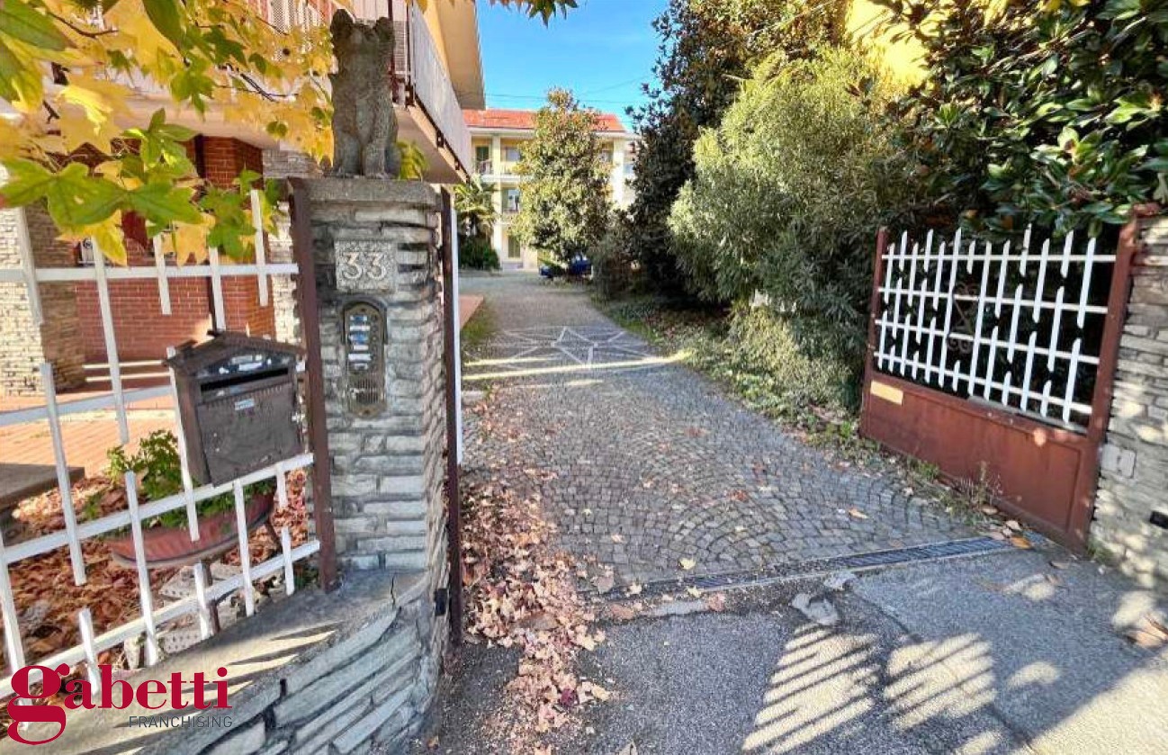 Box/Garage 13mq in vendita a Bra