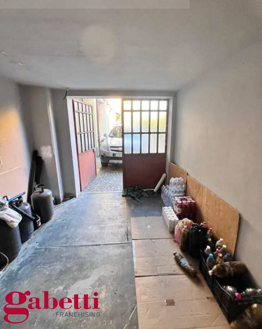 Box/Garage 15mq in vendita a Bra