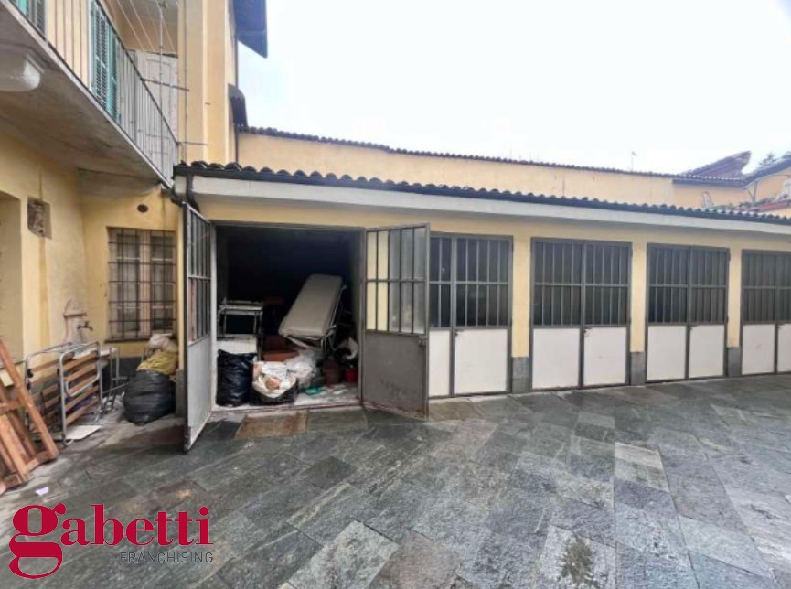 Box/Garage 11mq in vendita a Bra