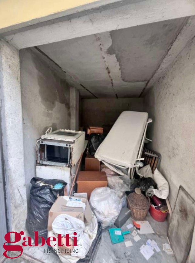 Box/Garage 11mq in vendita a Bra