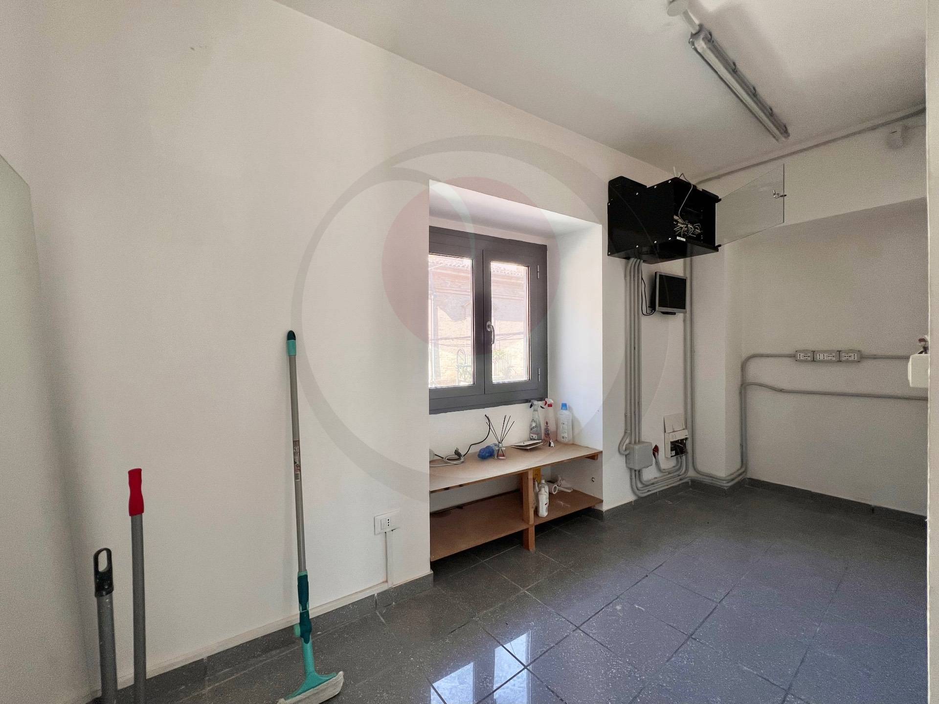 Locale commerciale in affitto a Lanciano