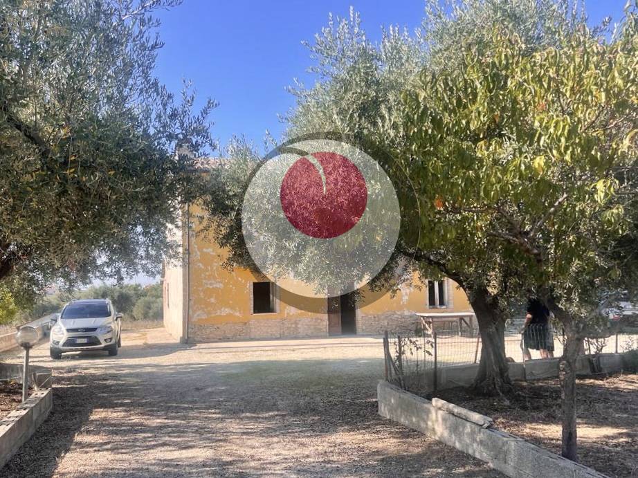 Cascina in Campagna in vendita a Arielli