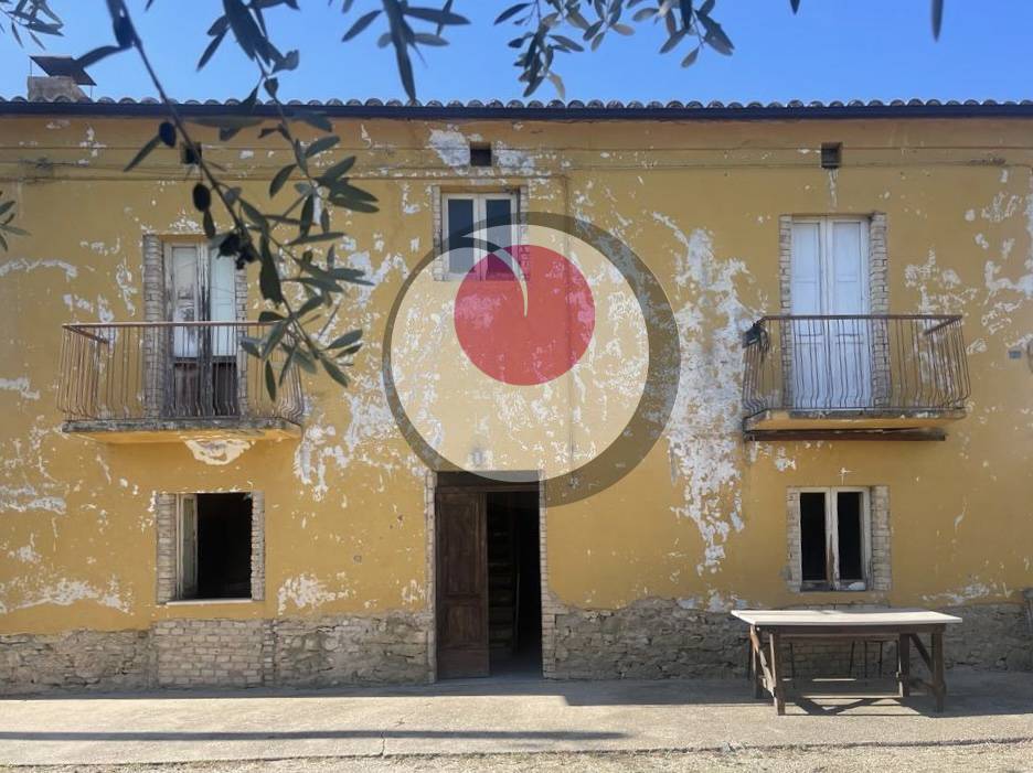 Cascina in Campagna in vendita a Arielli