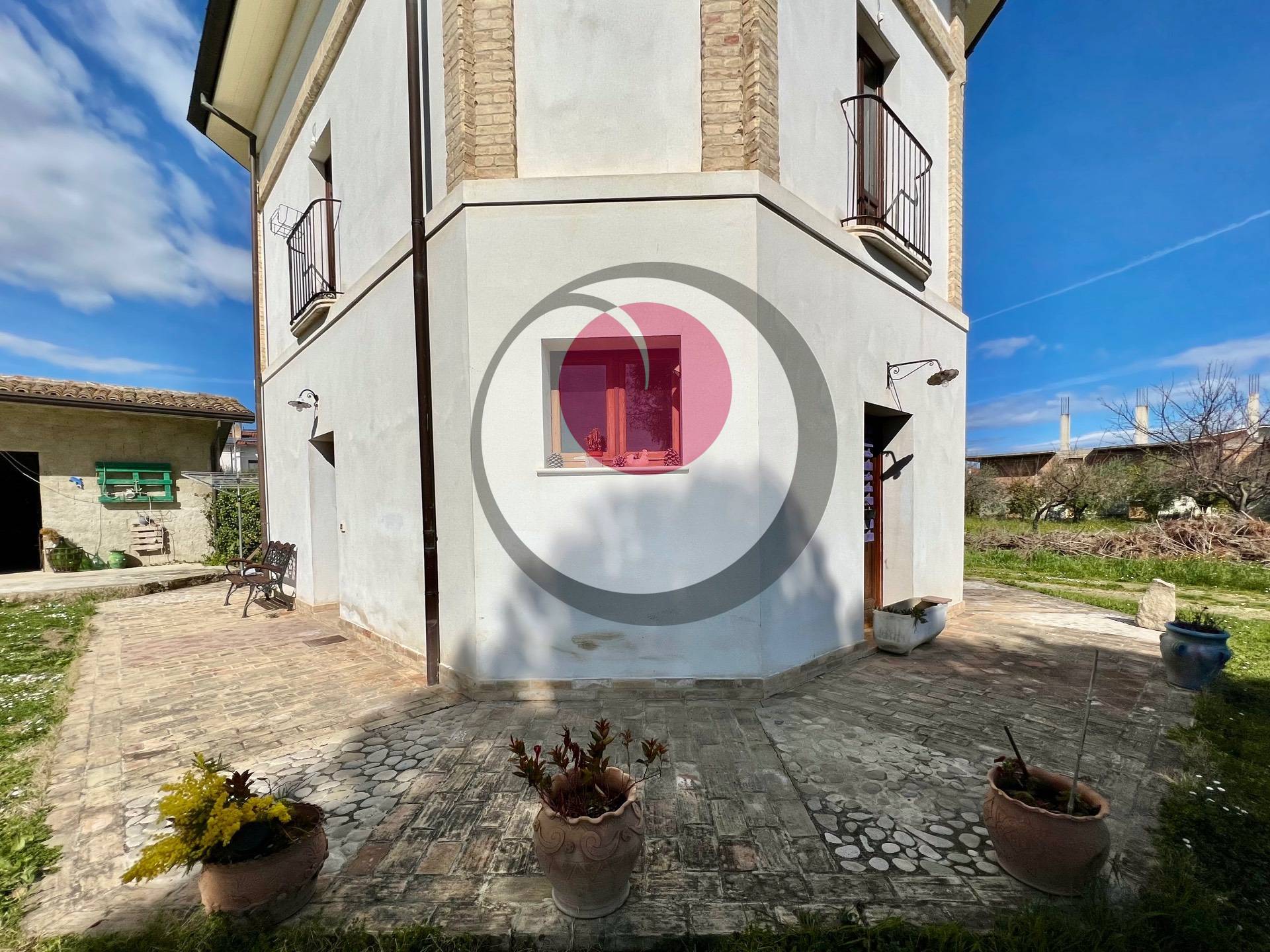 Casa singola con terreno in vendita a San Vito Chietino