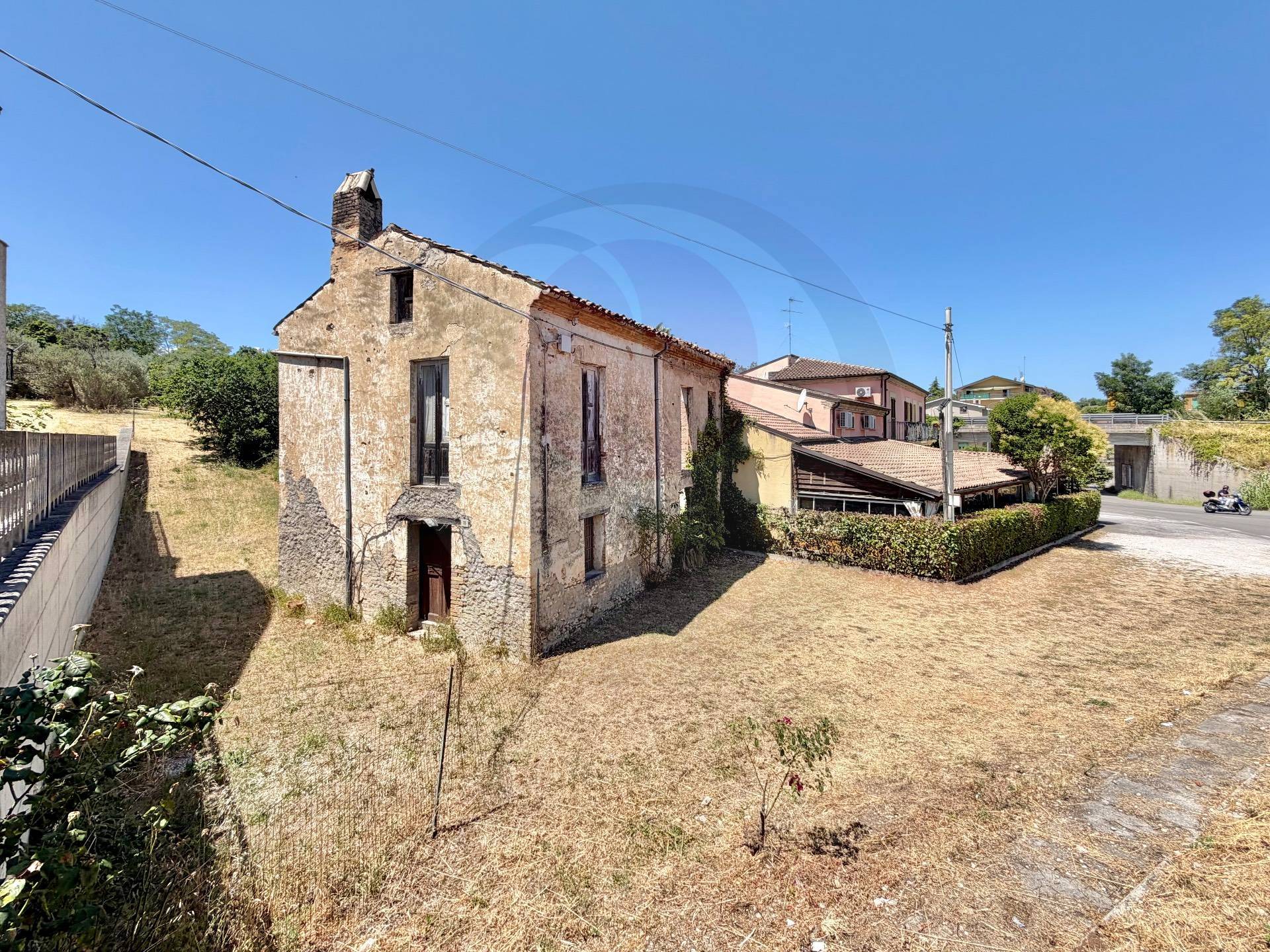 Rudere con terreno in vendita a Lanciano