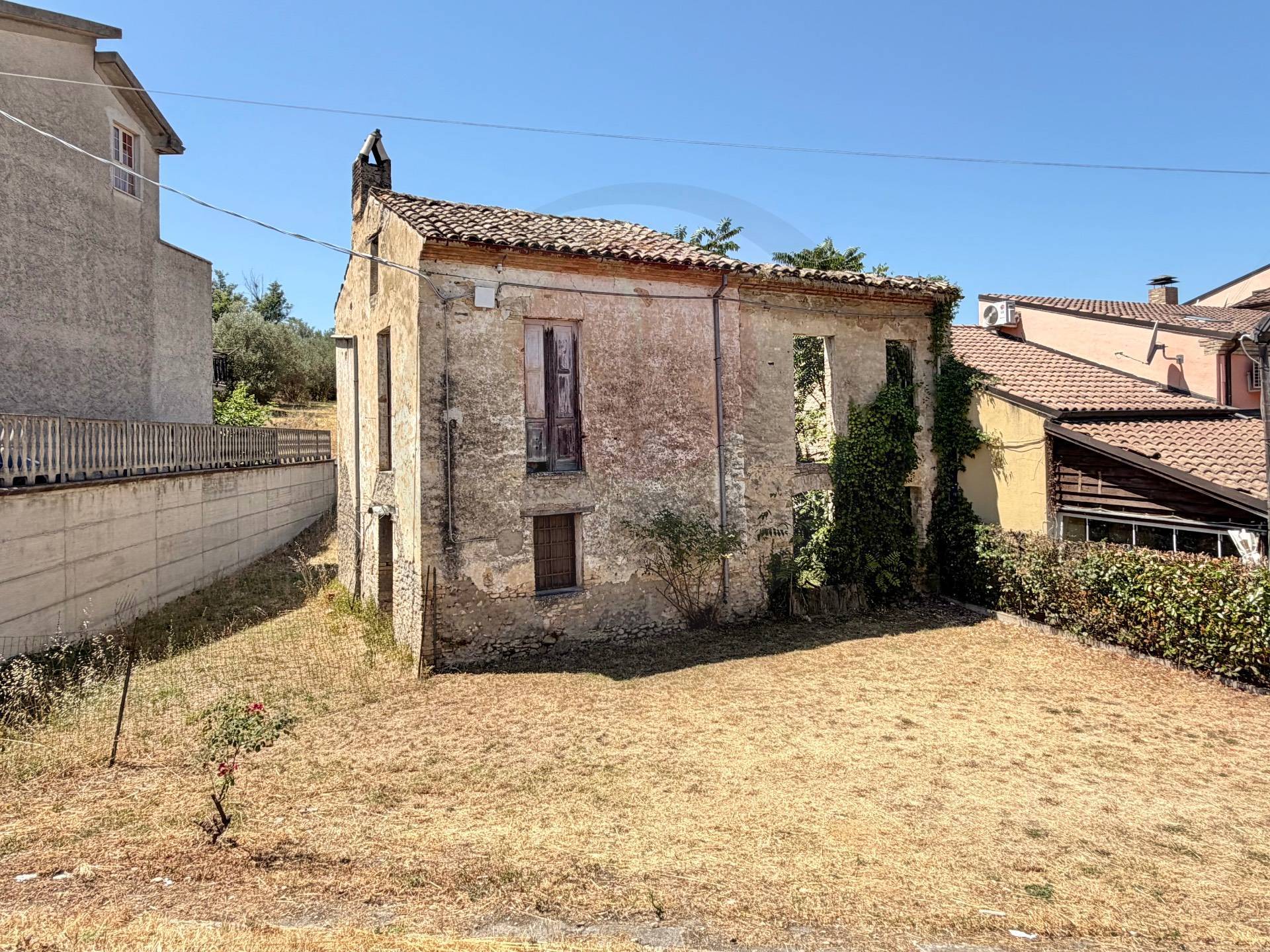 Rudere con terreno in vendita a Lanciano