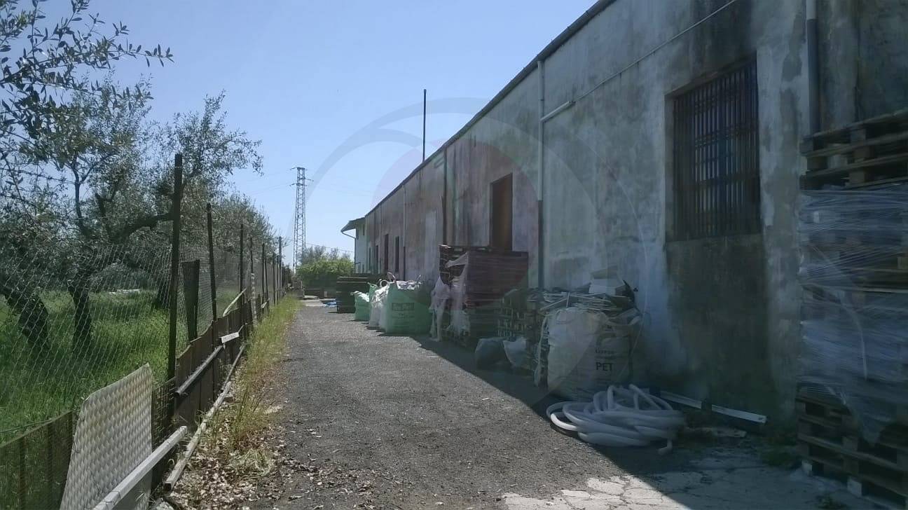 Opificio in vendita a Frisa