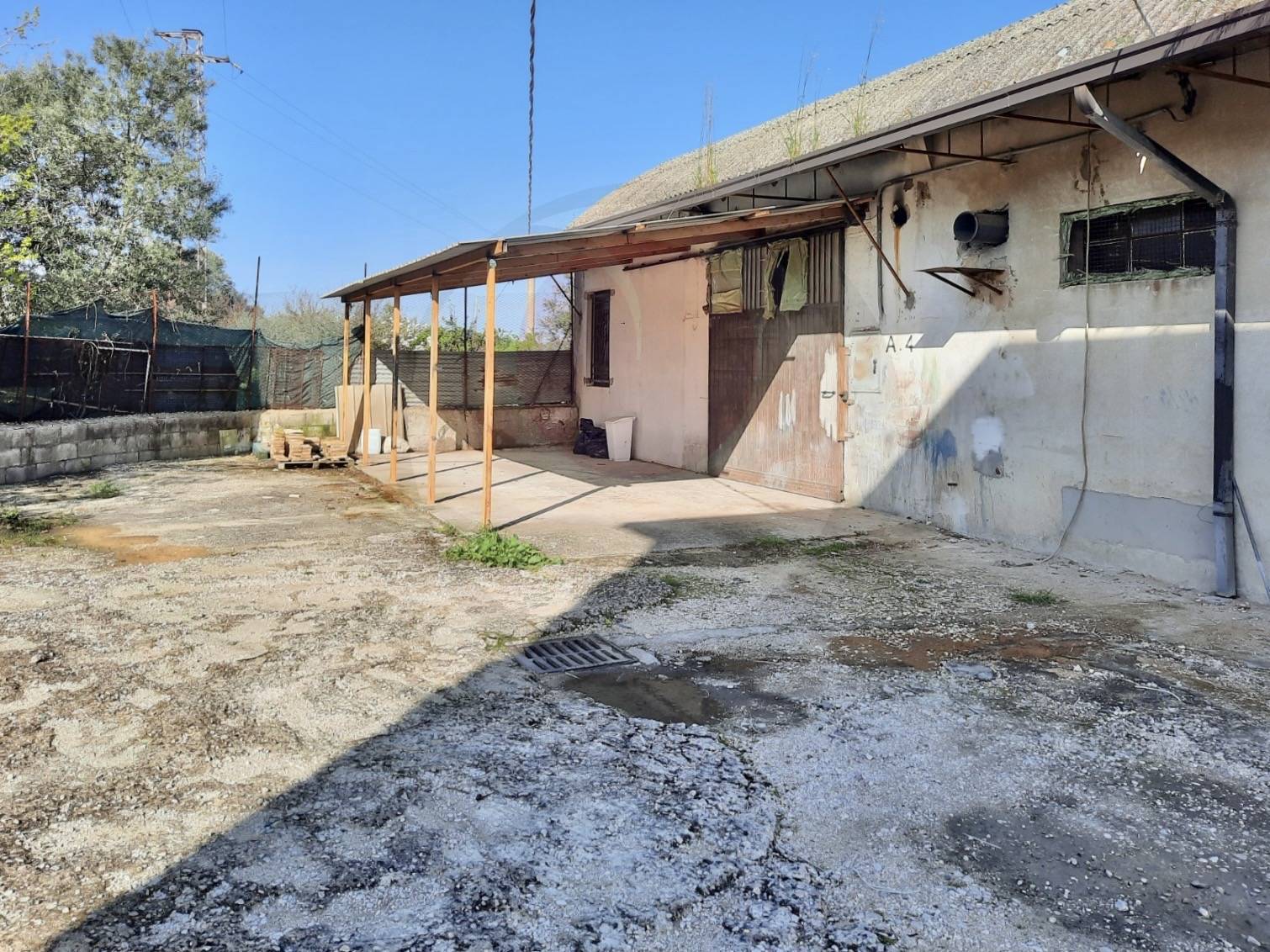 Opificio in vendita a Frisa