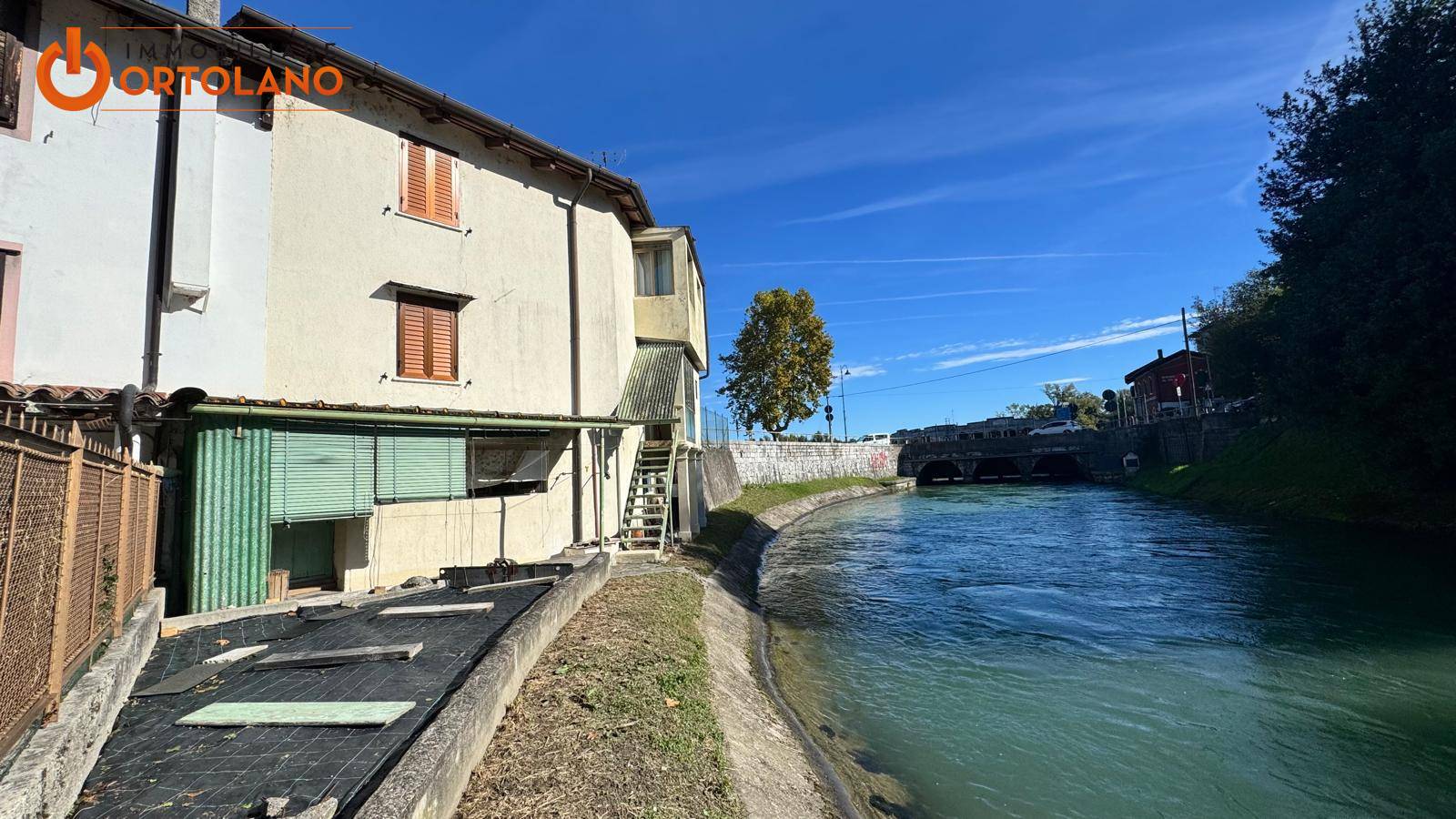 CASA ACCOSTATA DA UN LATO in vendita a Sagrado