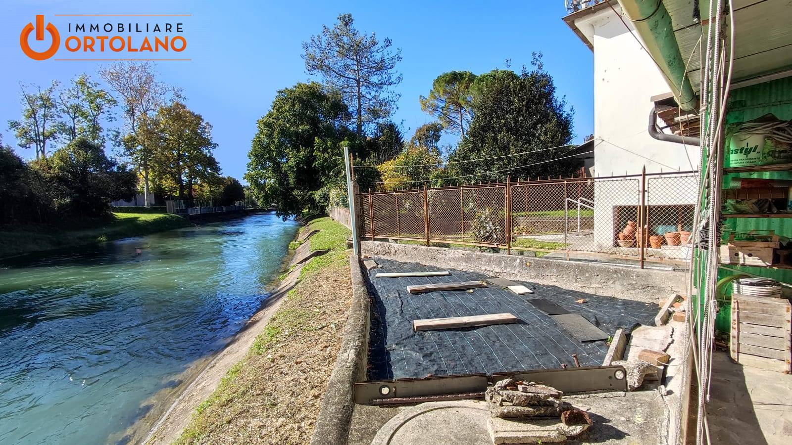 CASA ACCOSTATA DA UN LATO in vendita a Sagrado