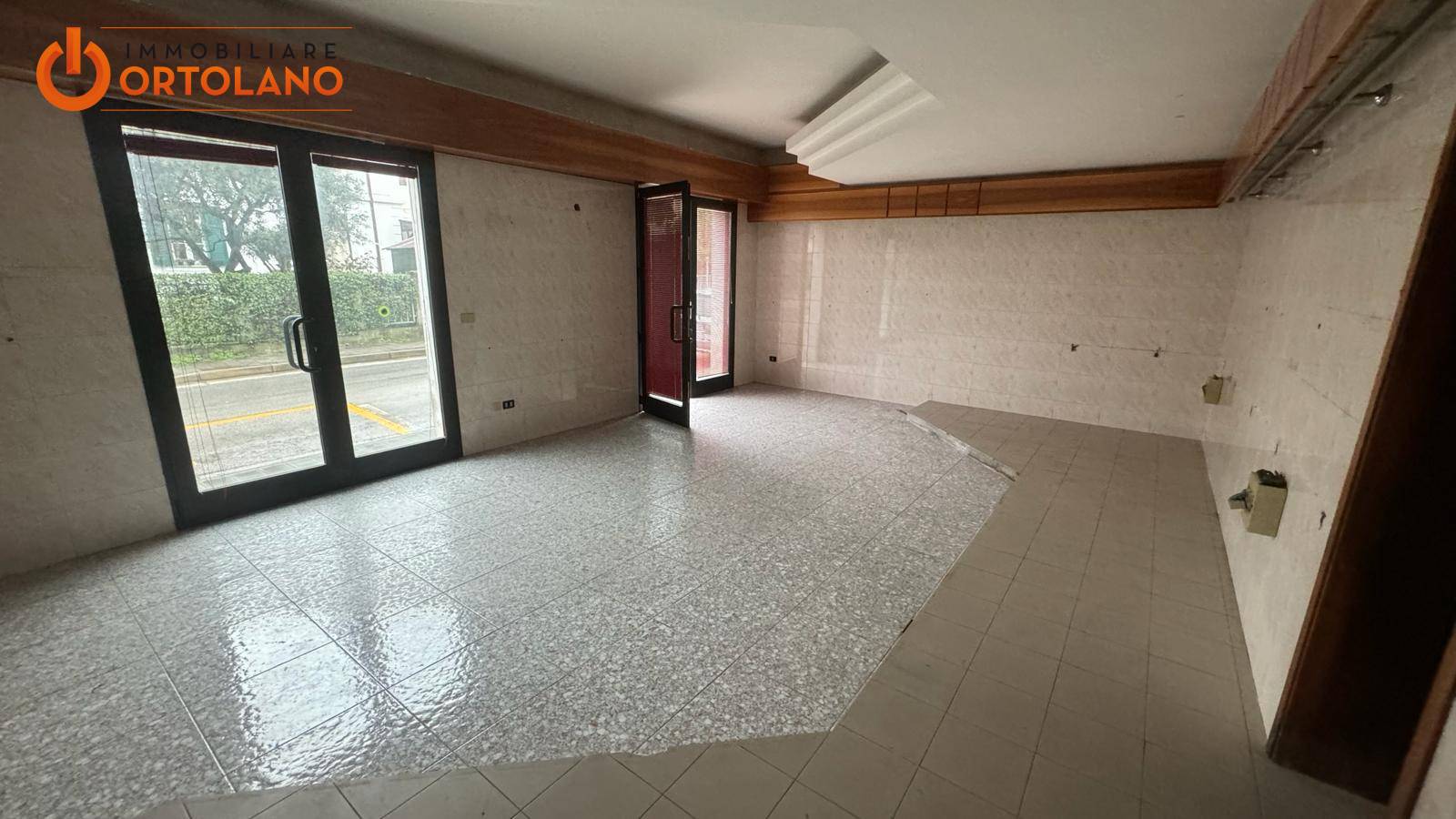 Locale commerciale in affitto a Monfalcone, Panzano