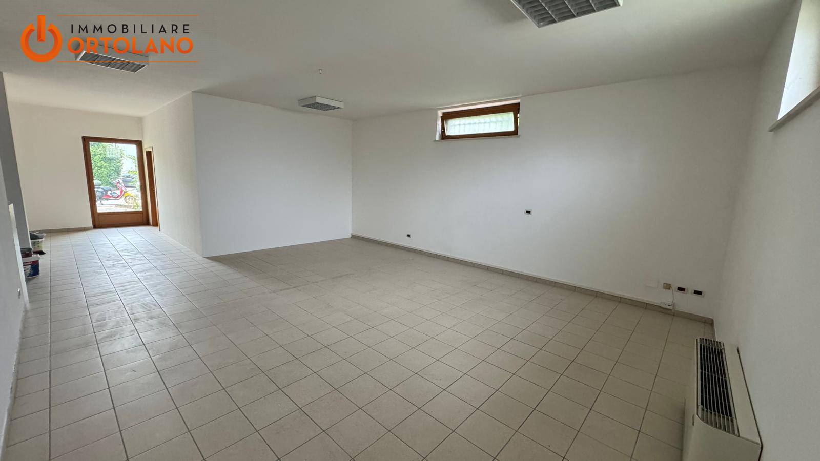 Locale commerciale in vendita a Sagrado