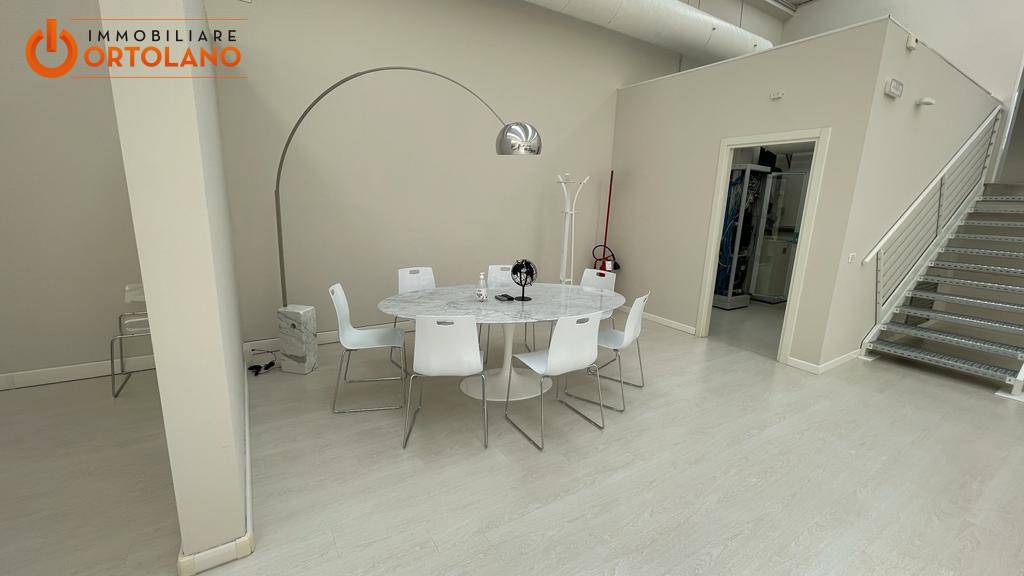 Locale commerciale in vendita a Ronchi dei Legionari