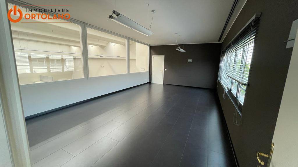 Locale commerciale in vendita a Ronchi dei Legionari