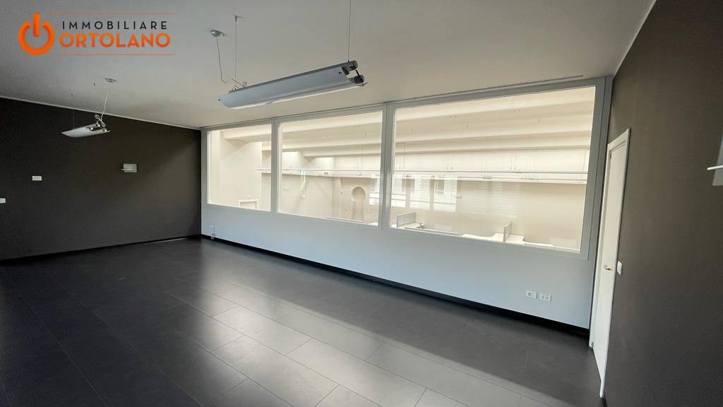 Locale commerciale in vendita a Ronchi dei Legionari