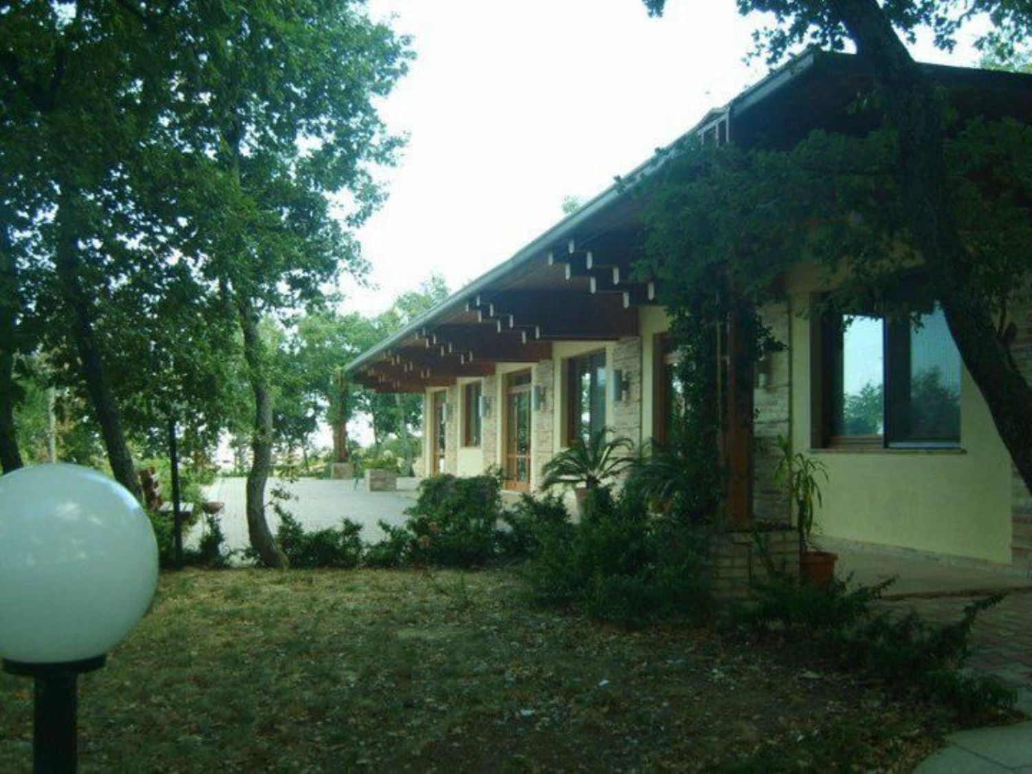 Locale commerciale in vendita a Cupello