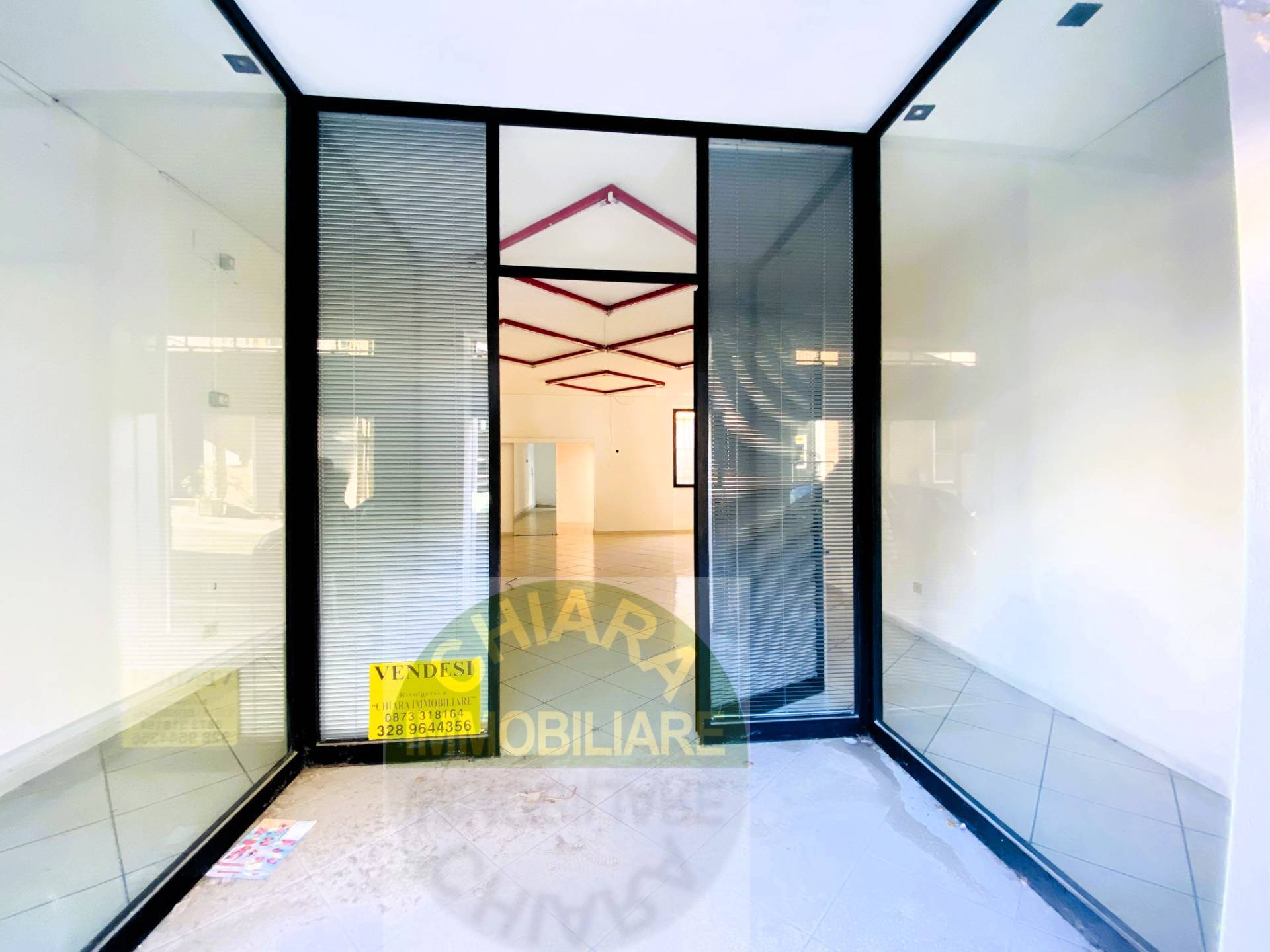 Locale commerciale in vendita a Cupello