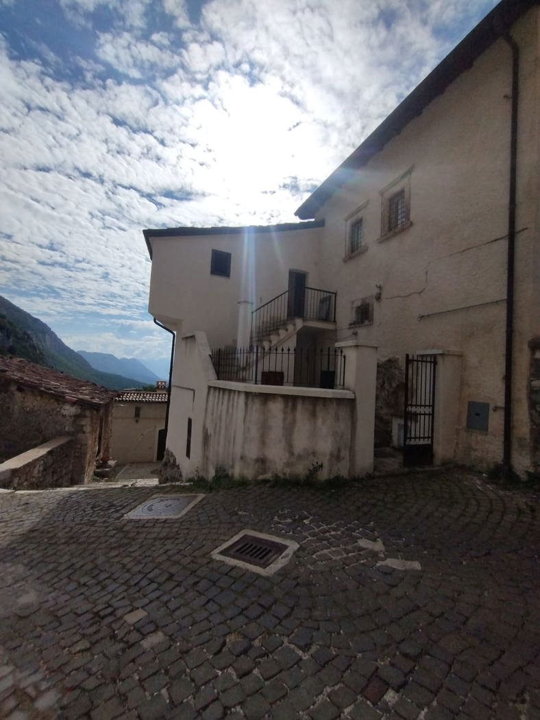 Quadrilocale in vendita a Tagliacozzo