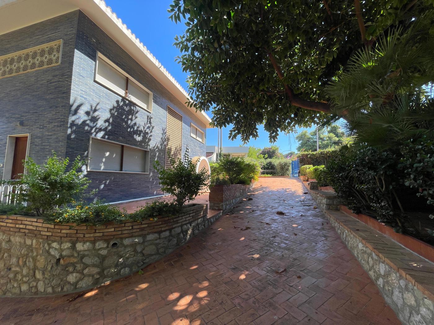 Villa arredata in affitto a Casteldaccia