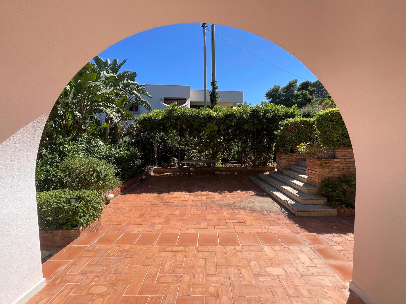 Villa arredata in affitto a Casteldaccia