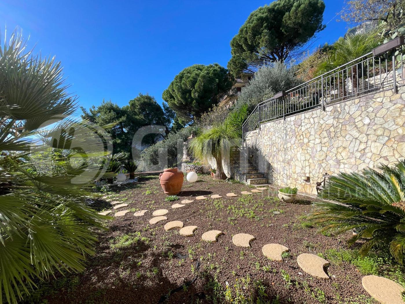 Villa Bifamiliare con giardino a Monreale