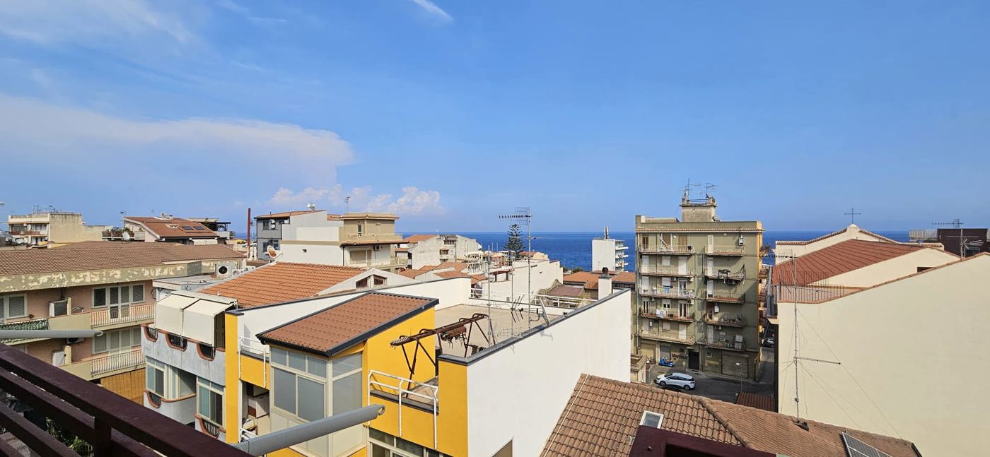 Quadrilocale in vendita a Santa Teresa di Riva