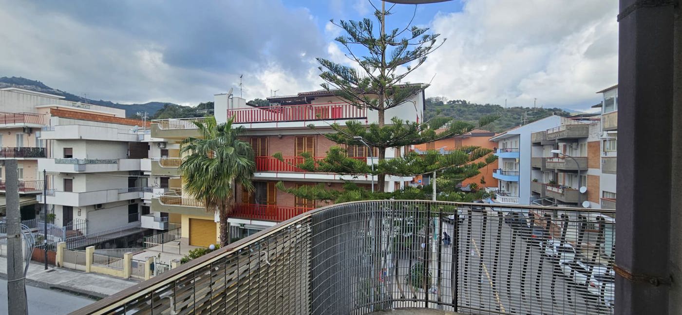 Quadrilocale con box a Sant'Alessio Siculo