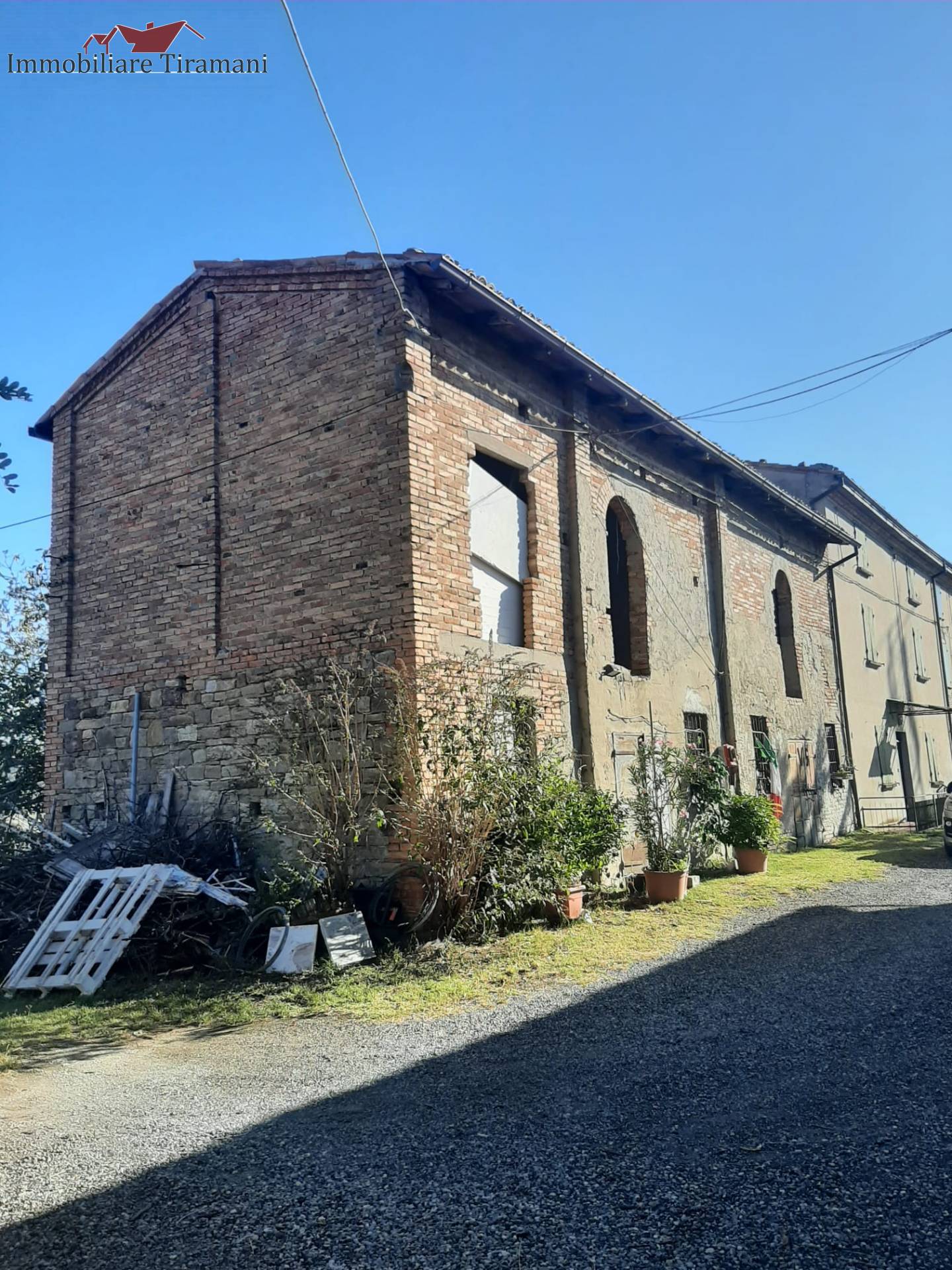 Casa semindipendente in vendita a Lugagnano Val d'Arda