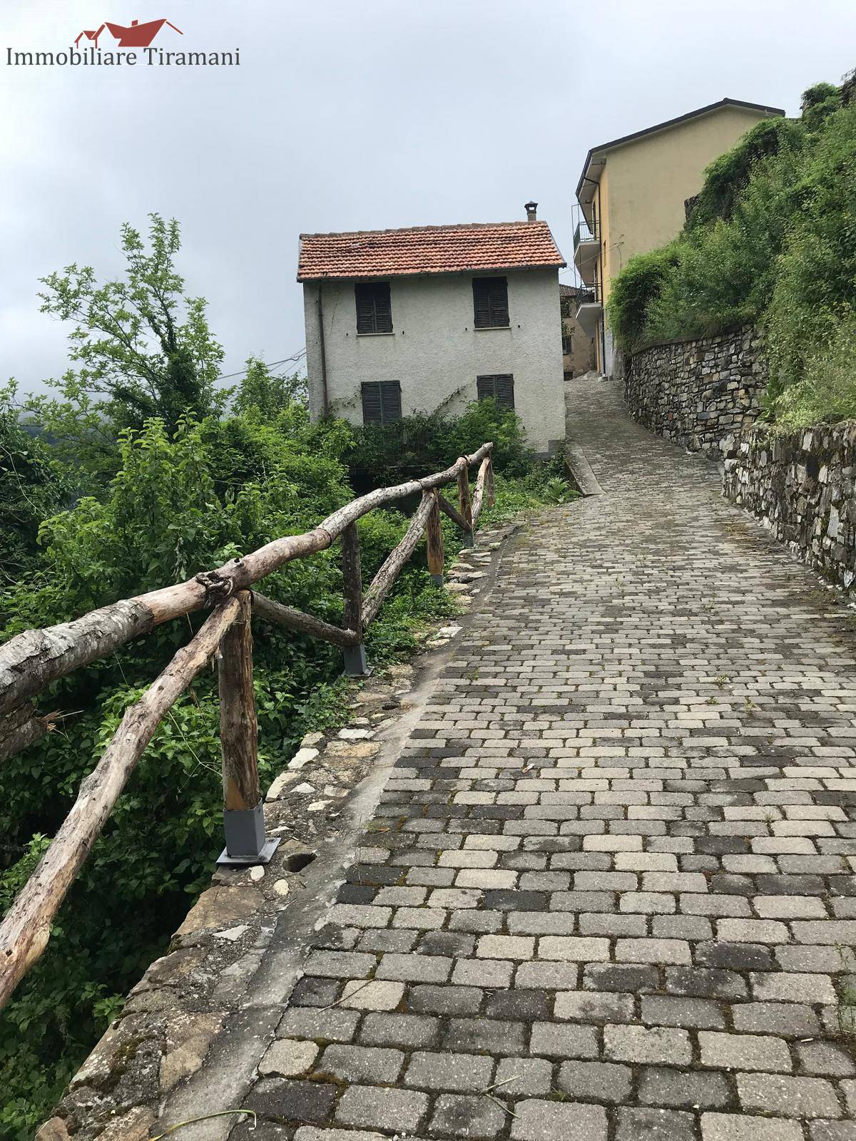 Casa semindipendente in vendita a Zerba, Vezimo