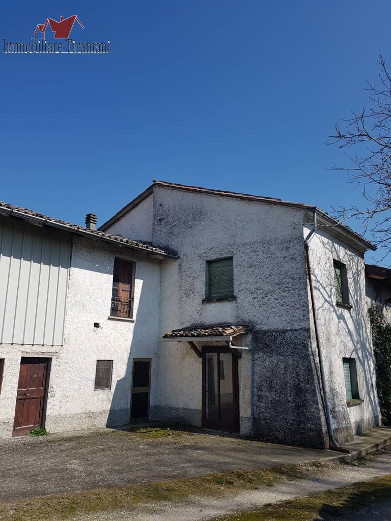 Casa semindipendente in vendita a Carpaneto Piacentino, Chero