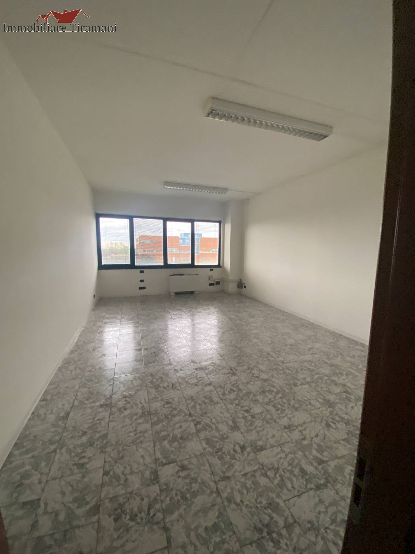 Ufficio in affitto a Cadeo, Roveleto