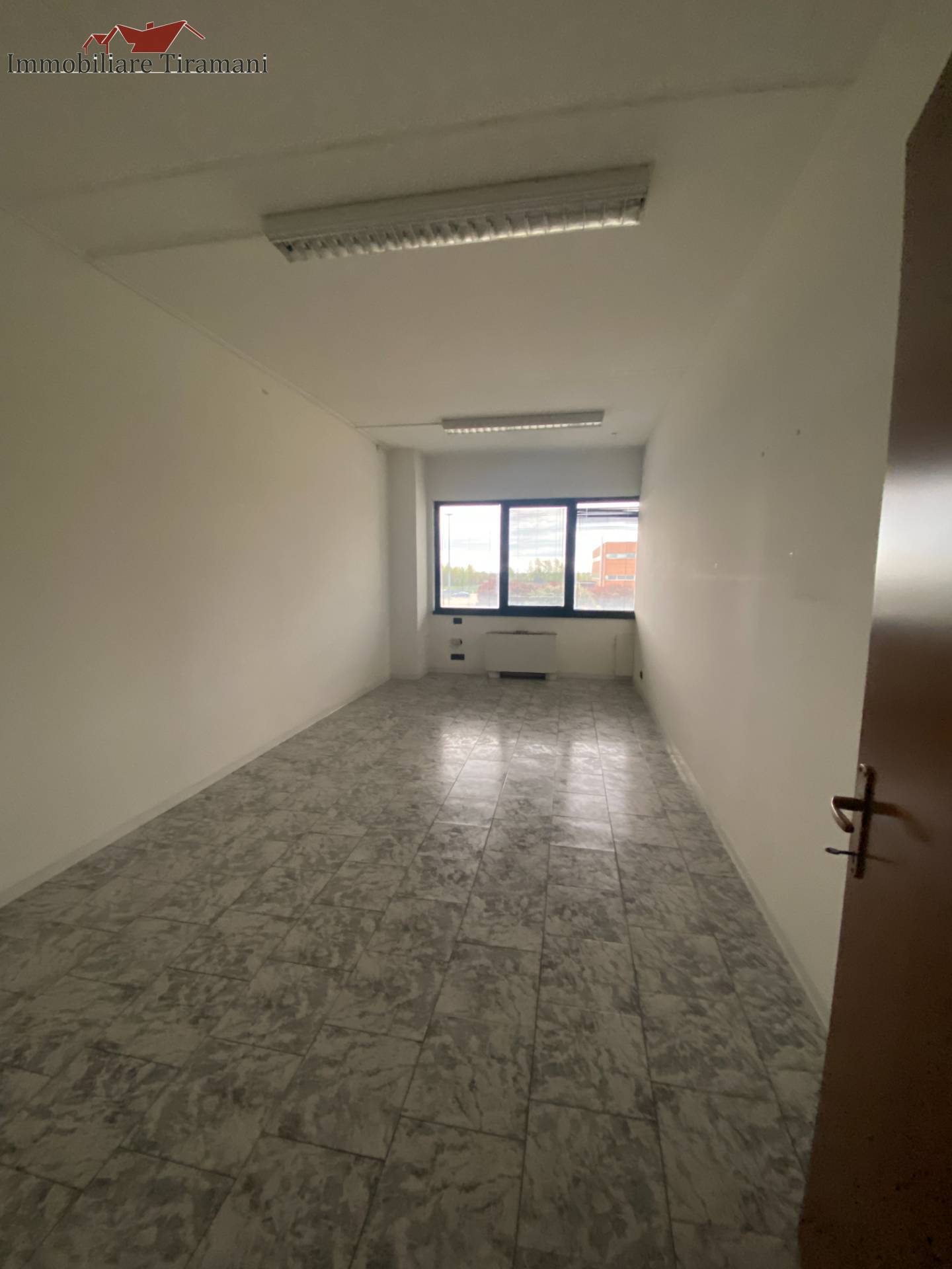 Ufficio in affitto a Cadeo, Roveleto