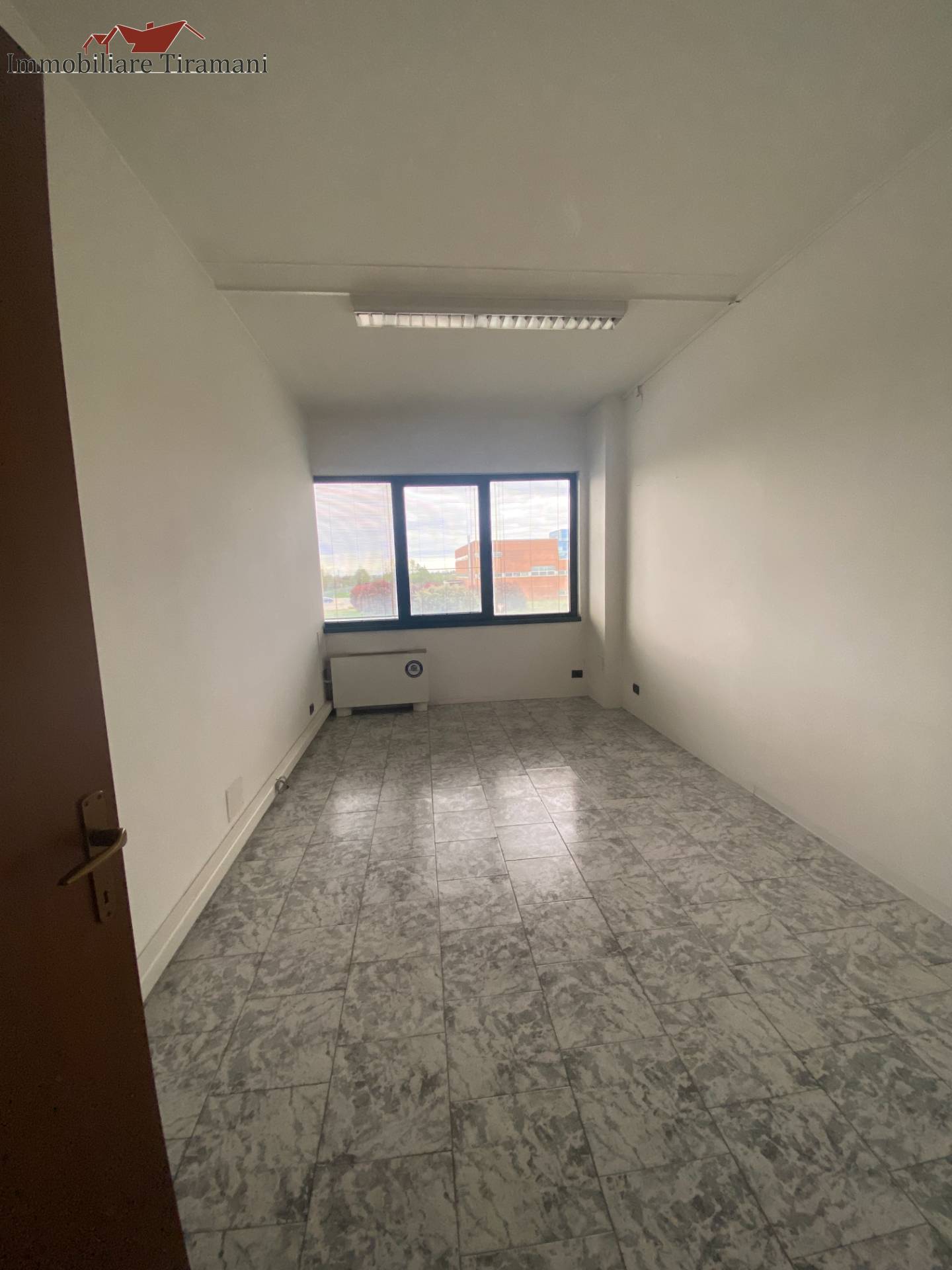 Ufficio in affitto a Cadeo, Roveleto